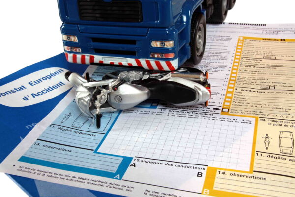 Constat amiable - Accident Moto vs Camion