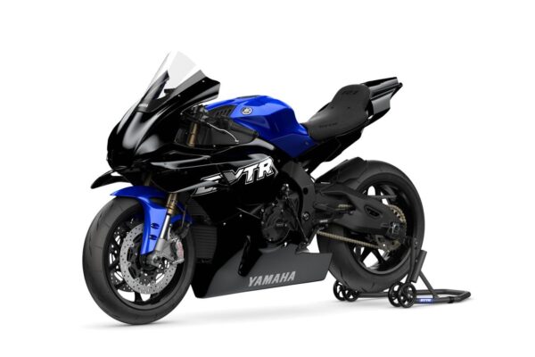 Yamaha R1 2025 motoADN 121