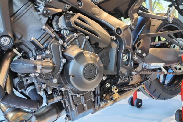 Yamaha MT-09 Y-AMT motoADN 4