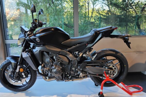 Yamaha MT-09 Y-AMT motoADN 7