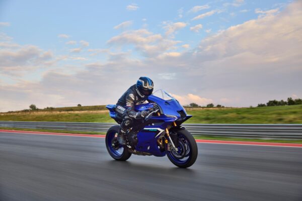 Yamaha R9 motoADN 8