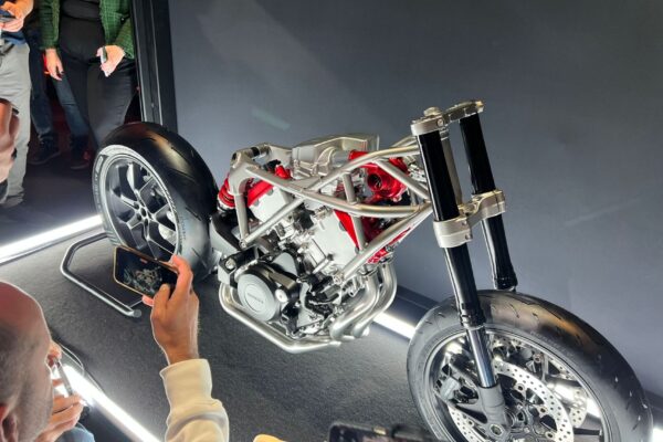 Honda v3 motorcycle EICMA2024 foto motoADN 11