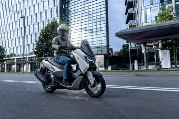 Yamaha NMAX 2025 motoADN 16