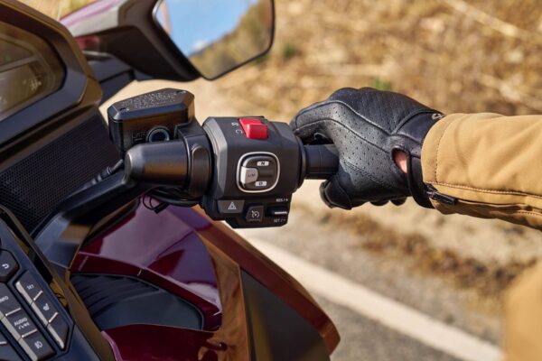 25YM HONDA GL1800 GOLD WING TOUR