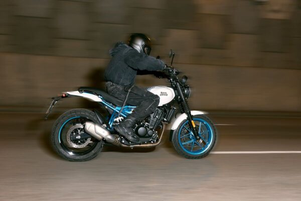 test ride Royal Enfield Guerrilla revista motoADN 4