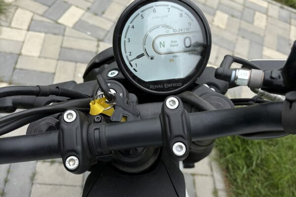 test ride Royal Enfield Guerrilla revista motoADN 7