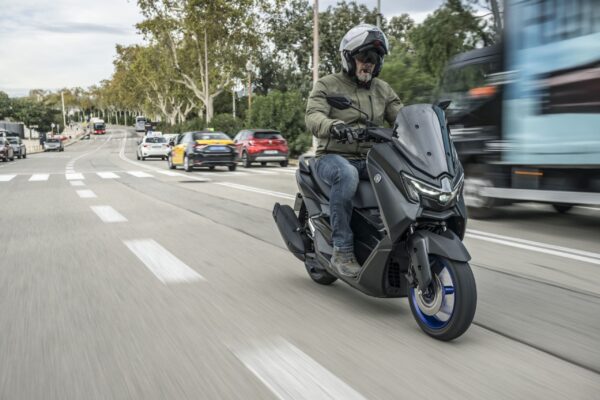 ghid scuterist in oras ce sa faci si ce sa nu faci revista motoADN 1