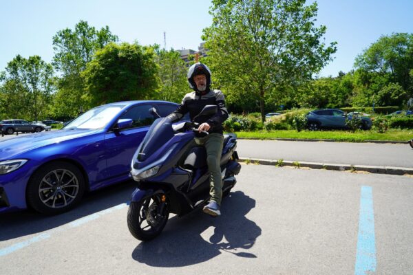 ghid scuterist in oras ce sa faci si ce sa nu faci revista motoADN 3