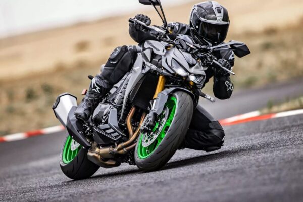 Kawasaki EICMA 2025 motoADN 8 Kawasaki EICMA 2025 motoADN 8