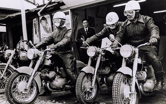 motoIstorie Yamaha 70 ani motoADN 22 15