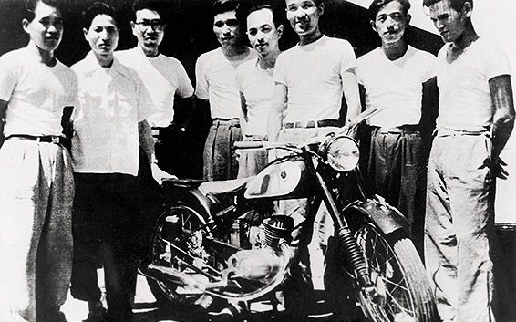 motoIstorie Yamaha 70 ani motoADN 22 17