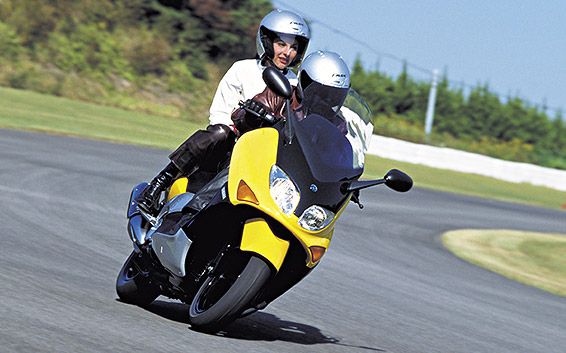 motoIstorie Yamaha 70 ani motoADN 22 19