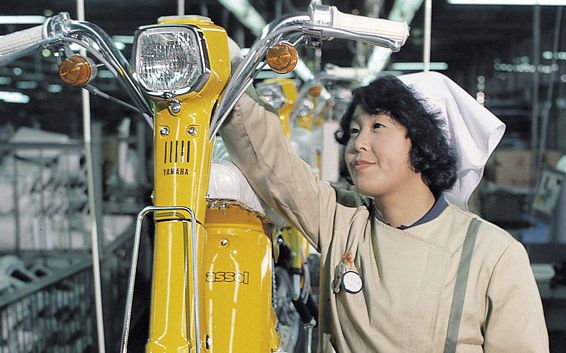 motoIstorie Yamaha 70 ani motoADN 22 25