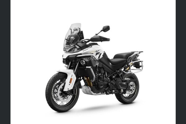 800MT-ES_GlacierWhite_left45 800MT-ES_GlacierWhite_left45
