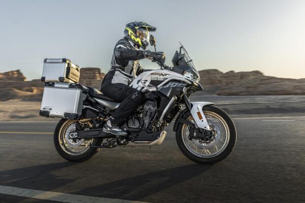 CFMOTO_800MT-ES_Outdoors_2 CFMOTO_800MT-ES_Outdoors_2