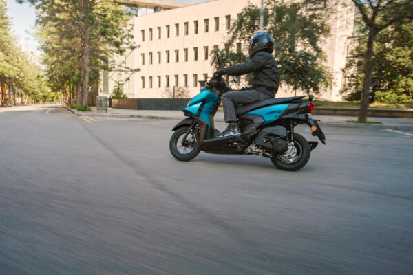 2026-Yamaha-LCG125-EU-Matt_Cyan-Action-011-03 2026-Yamaha-LCG125-EU-Matt_Cyan-Action-011-03