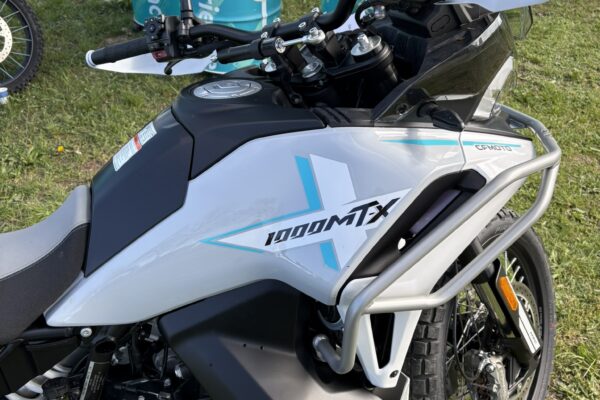 detaliu crashbar CFMoto 1000MT-X detaliu crashbar CFMoto 1000MT-X