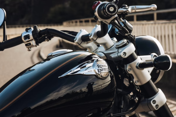 detaliu royal enfield Super Meteor 650