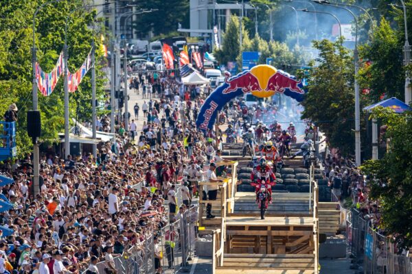 Prologul urban - Stabilirea ordinii de start - Red Bull Romaniacs 2026-foto Attila Szabo Prologul urban - Stabilirea ordinii de start - Red Bull Romaniacs 2026-foto Attila Szabo