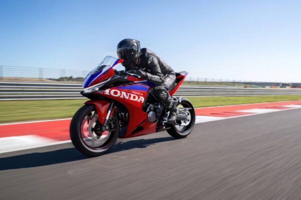 27YM Honda CBR500R FOUR 27YM Honda CBR500R FOUR