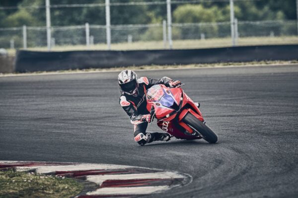 27YM Honda CBR600RR 27YM Honda CBR600RR