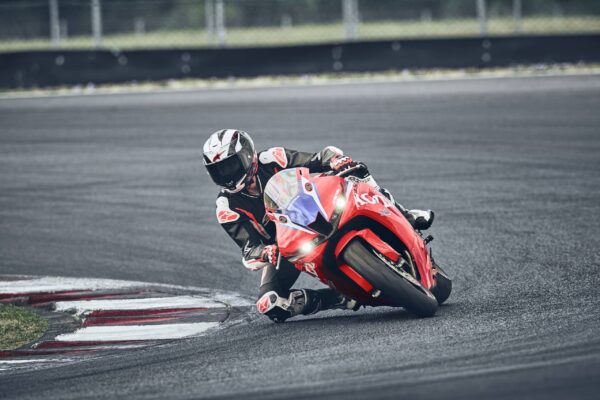 27YM Honda CBR600RR 27YM Honda CBR600RR