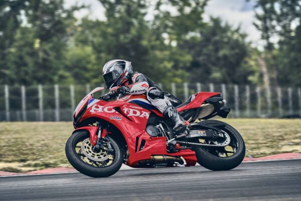 27YM Honda CBR600RR 27YM Honda CBR600RR