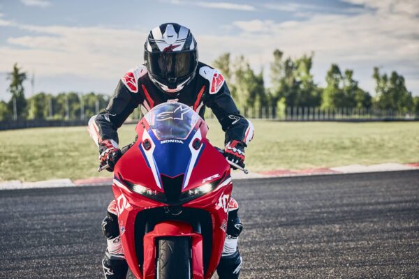 27YM Honda CBR600RR 27YM Honda CBR600RR