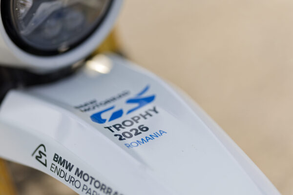 P90647878_highRes_bmw-r-12-g-s-gs-trop