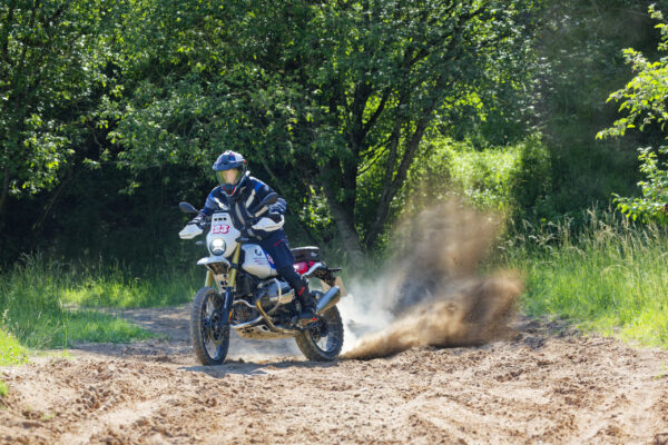 P90647891_highRes_bmw-r-12-g-s-gs-trop