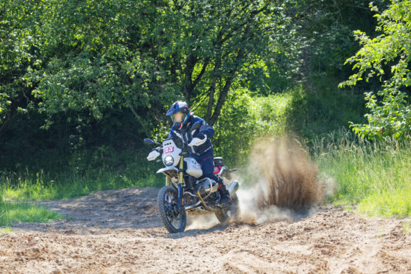 P90647892_highRes_bmw-r-12-g-s-gs-trop